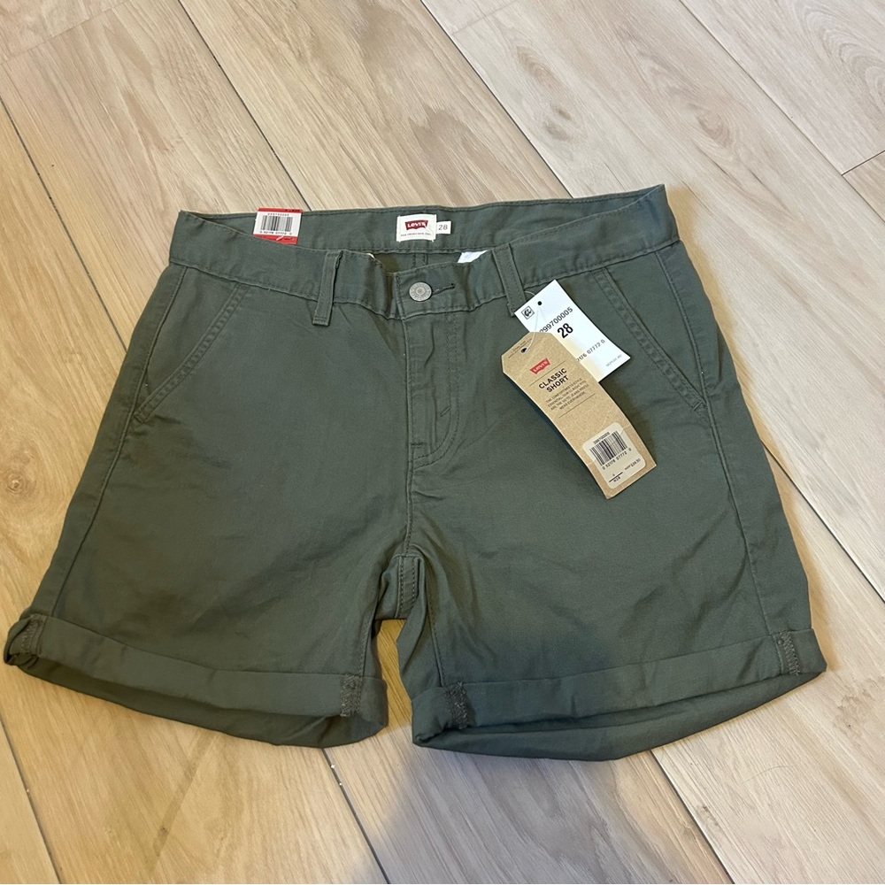 NWT Levi's Women's Olive Green Classic Shorts Cuffed Size 28/6